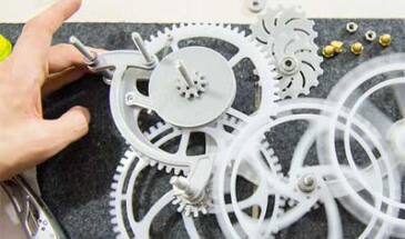 Настенные часы с маятником, созданные на мультифункциональном 3D-принтере [видео]