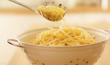 Зачем сделано отверстие в ложке для спагетти?