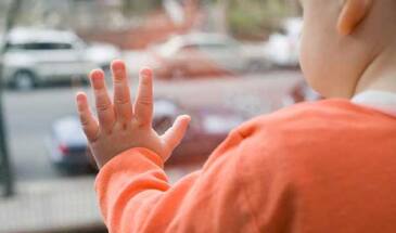 Ребенок и окно: как обезопасить и защитить