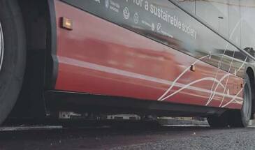 Scania строит сеть беспроводной зарядки автобусов [видео]