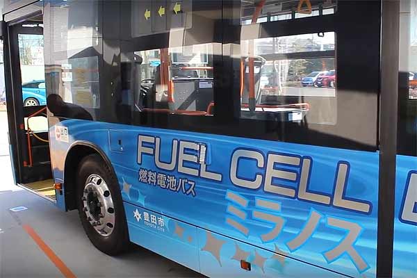 В Токио на маршрут вышел первый Toyota Miranos - автобус на водородных элементах [видео]