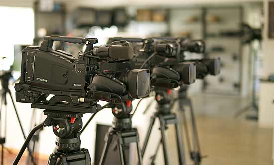Профессиональные видеокамеры для журналистов и операторов в Украине - пресс-релиз