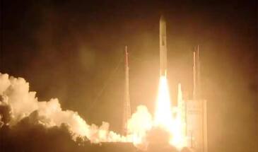 Запуск тяжелой РН Ariane-5 с космодрома в Гвиане [видео]