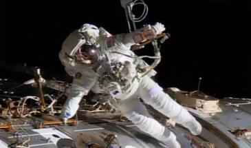 Астронавт Пегги Уитсон вышла на третье место по времени работы в открытом космосе