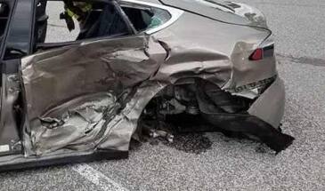 Tesla Model S после бокового удара от Audi SUV