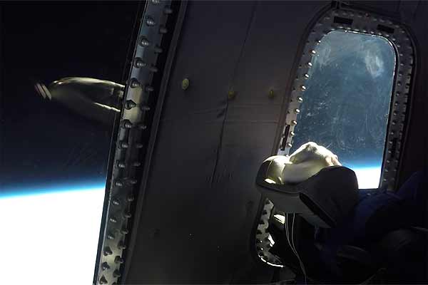 Все 11 минут космического тура на борту New Shepard [видео]