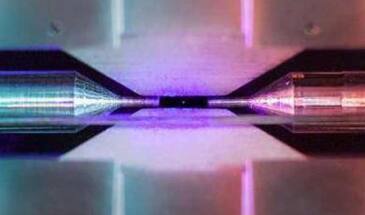 Одиночный атом в ионовой ловушке — победитель научного фотоконкурса [фото]