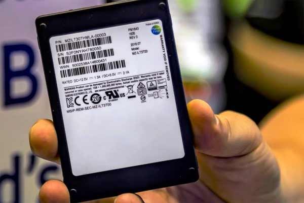 Samsung запускает в серию жесткий диск PM1643 ёмкостью 30TB