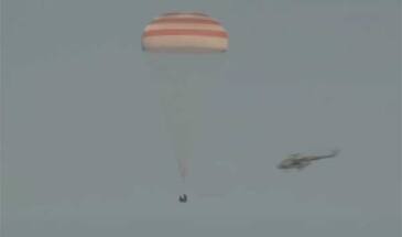 Посадка спускаемого аппарата Союз МС-07 с экипажем МКС [видео]