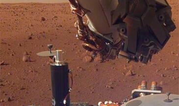 Mars InSight успешно установила на Марсе все приборы [видео]