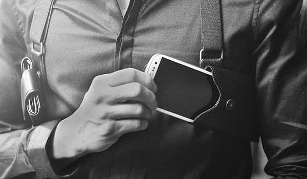 В чем носить смартфон, если карман не подходит?