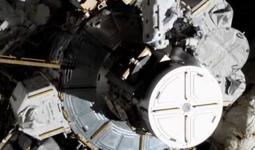 Астронавтки NASA начали первый парный женский выход в космос [видео]