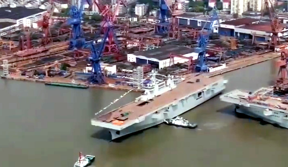 Второй десантный корабль проекта 075 спущен на воду в КНР [видео]