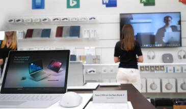Microsoft закрывает фирменные магазины и уходит в онлайн
