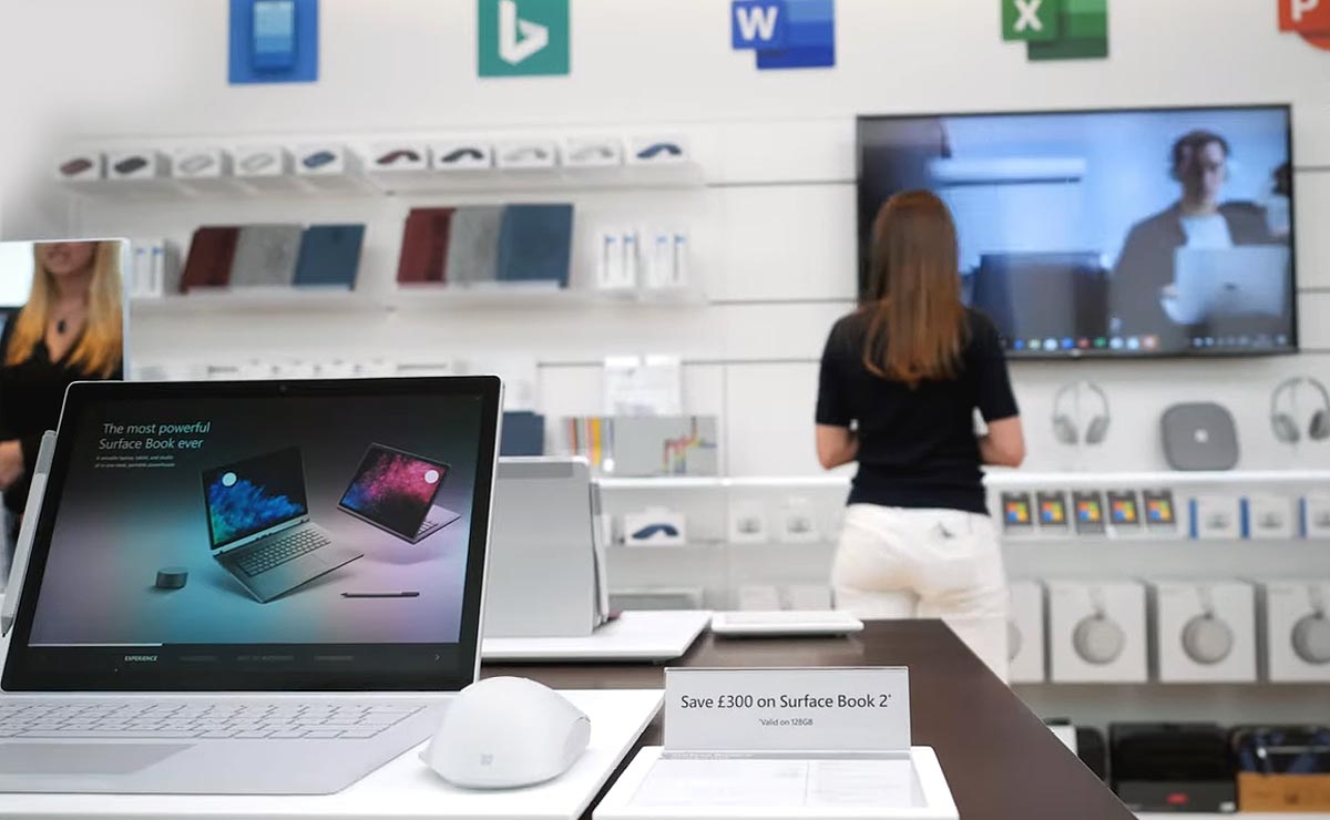 Microsoft закрывает фирменные магазины и уходит в онлайн
