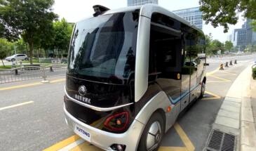 Автобус с автопилотом испытывают на улицах китайского Чжэнчжоу [видео]