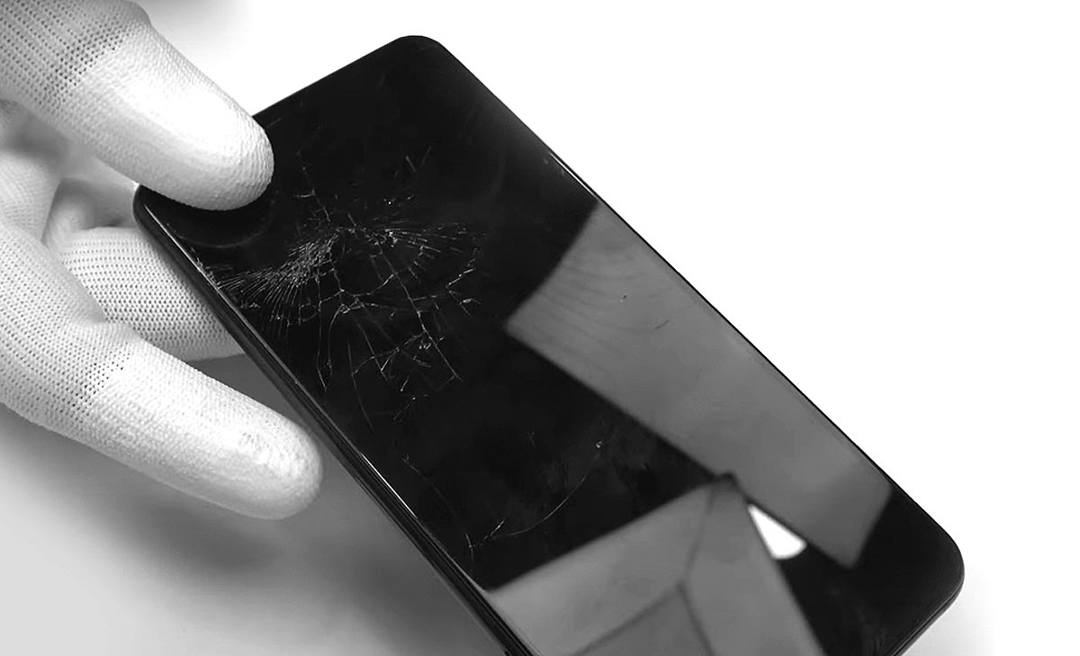 Как защитить телефон от механических повреждений