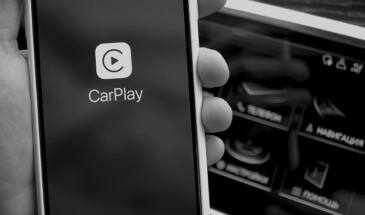 Если iPhone в машине заряжается, но CarPlay не работает