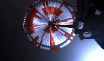 Видео посадки марсохода Perseverance с борта спускаемого аппарата