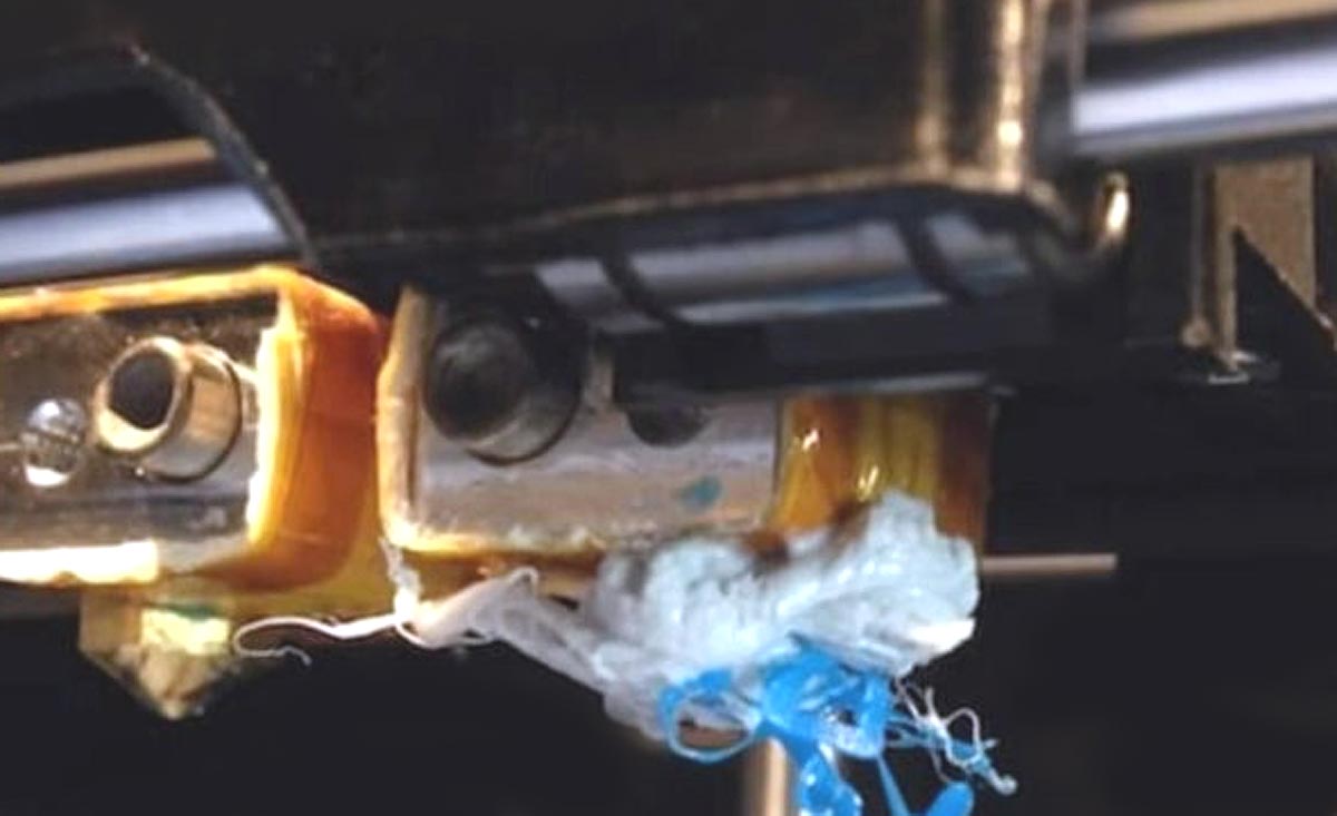Застревает пластик в 3D-принтере: почем и что с этим делать?