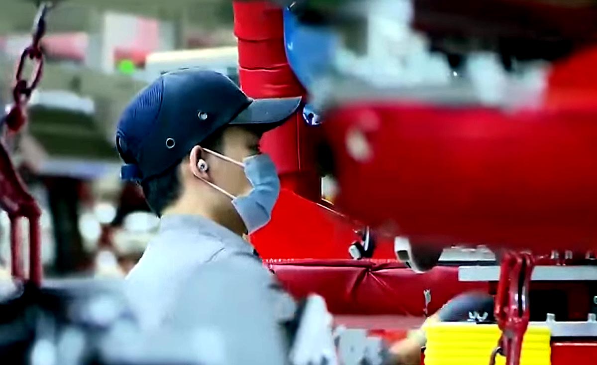 Карантин китайским рабочим Tesla устроен в бывшем военном городке