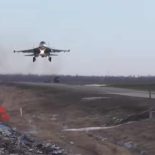 Первая в истории ВКС посадка СУ-34 и СУ-30М2 на обычную автотрассу [видео]