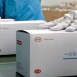 Китайская BYD сделала собственные 100 линий по производству масок [видео]